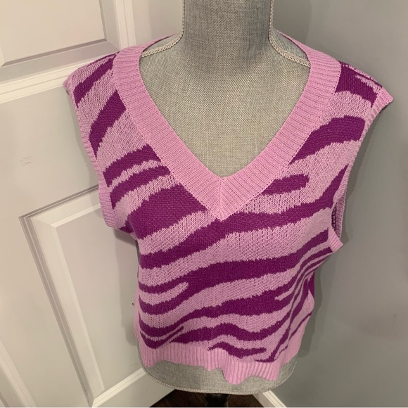 EUC SHEIN Zebra Striped Pattern Sweater Vest Sz L pink - Picture 2 of 9